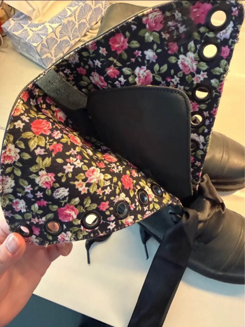 Aimilta Dr. Marten Boots - Picture 2 of 5
